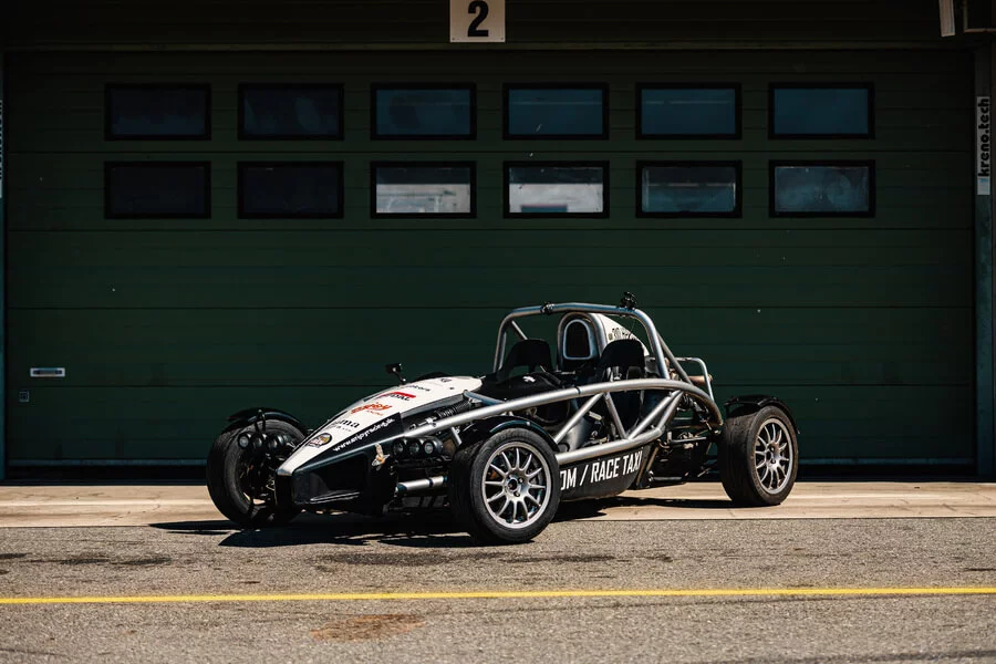 Jízda ve vozidle Formula F4 a Ariel Atom
